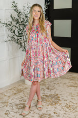 Vestido Boho and Behold con mangas onduladas en rubor, fucsia y menta