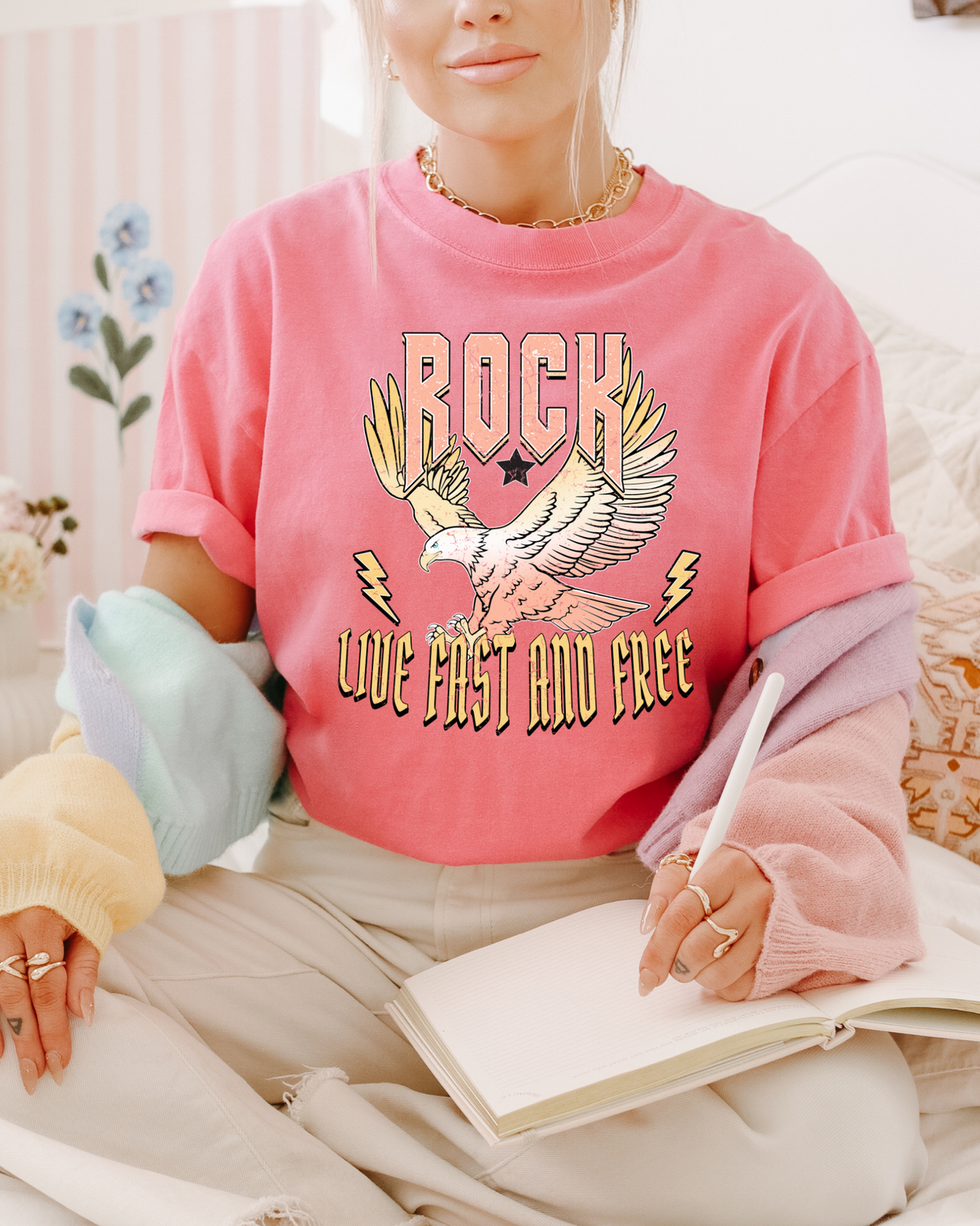 Camiseta gráfica "Vive rápido y libre"