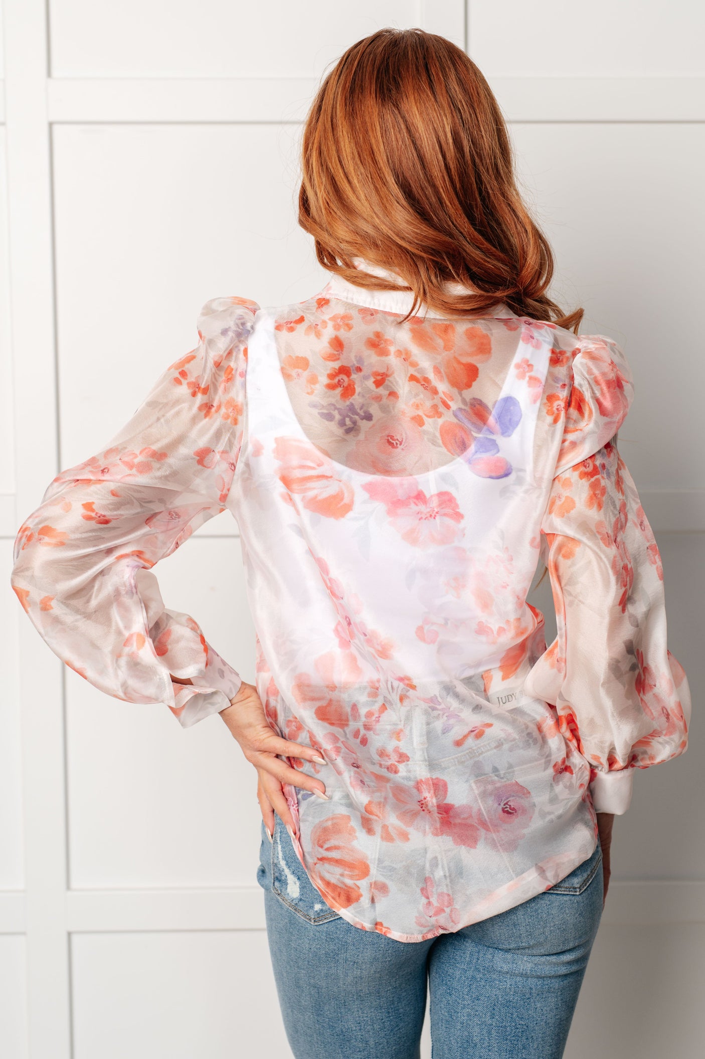 Blusa transparente con botones florales Call Me Back