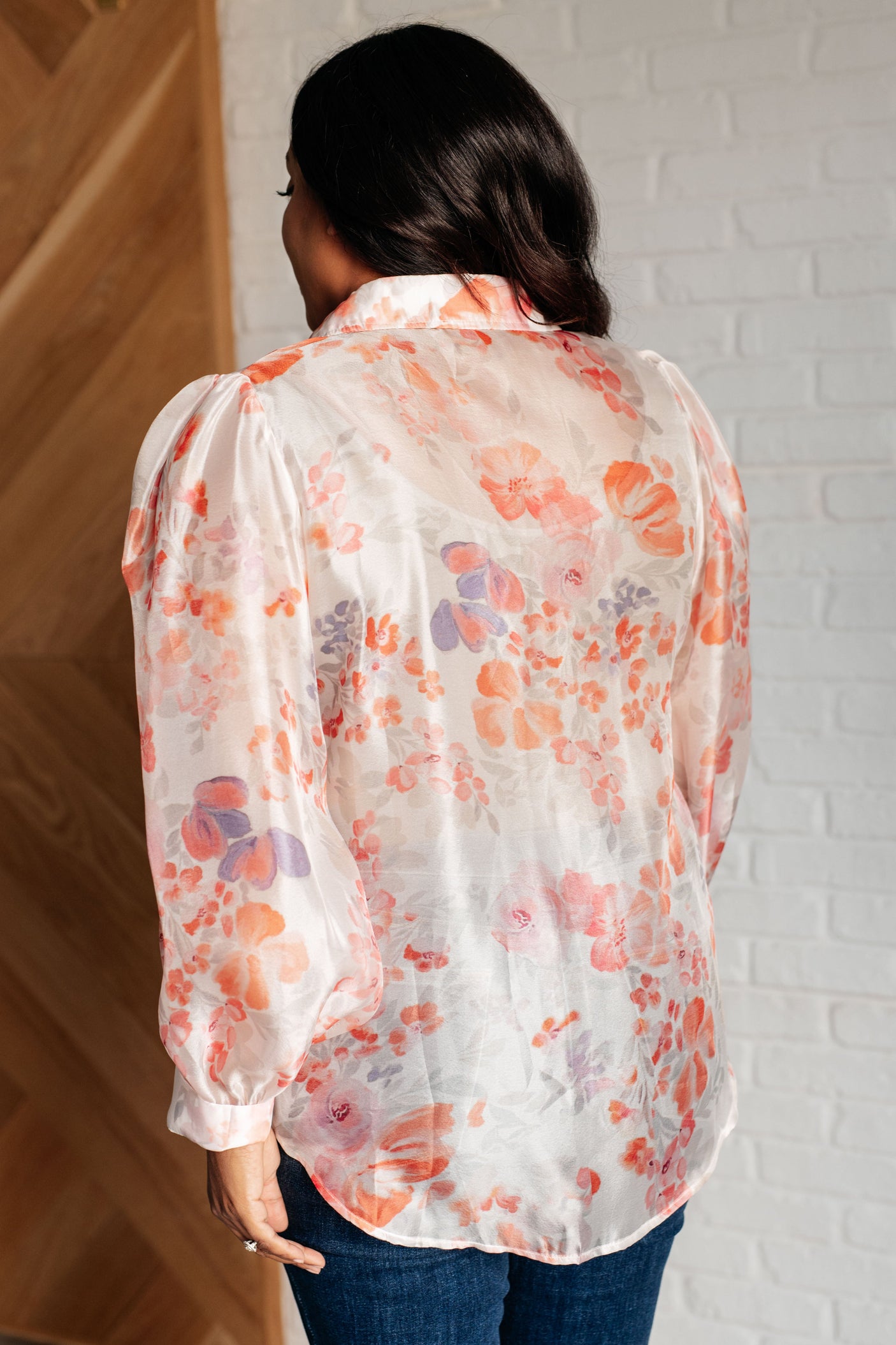 Blusa transparente con botones florales Call Me Back