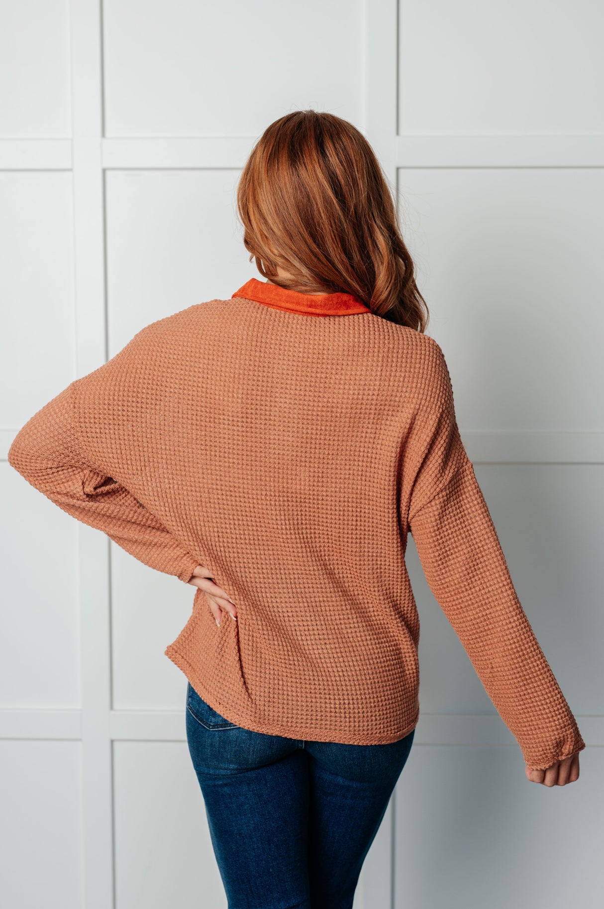 No me imagino por qué esta blusa de punto gofre con ribete en contraste