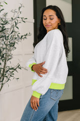 No puedo dejar de usar el suéter de punto con contraste