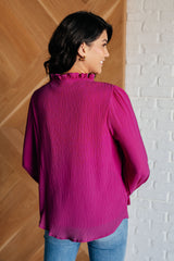 Blusa con escote con volantes Candid Moment