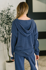 Sudadera con capucha de rayas contrastantes Certified Chiller en azul marino