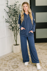 Sudadera con capucha de rayas contrastantes Certified Chiller en azul marino