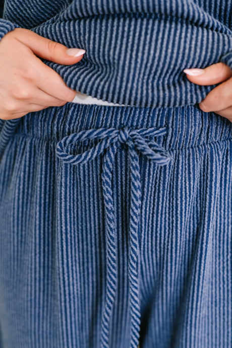 Pantalón recto con rayas en contraste y certificado Chiller en azul marino