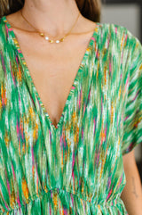 Vestido elegante con escote en V y estampado multicolor