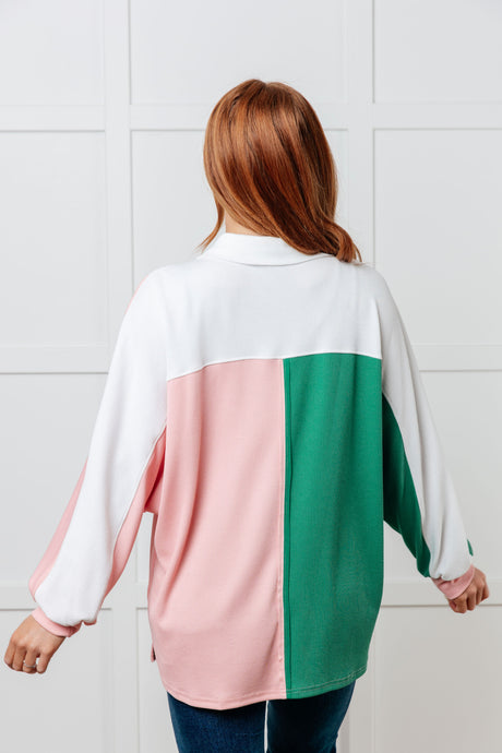 Deshazte de la vieja camiseta Henley con cuello en V y bloques de color en verde