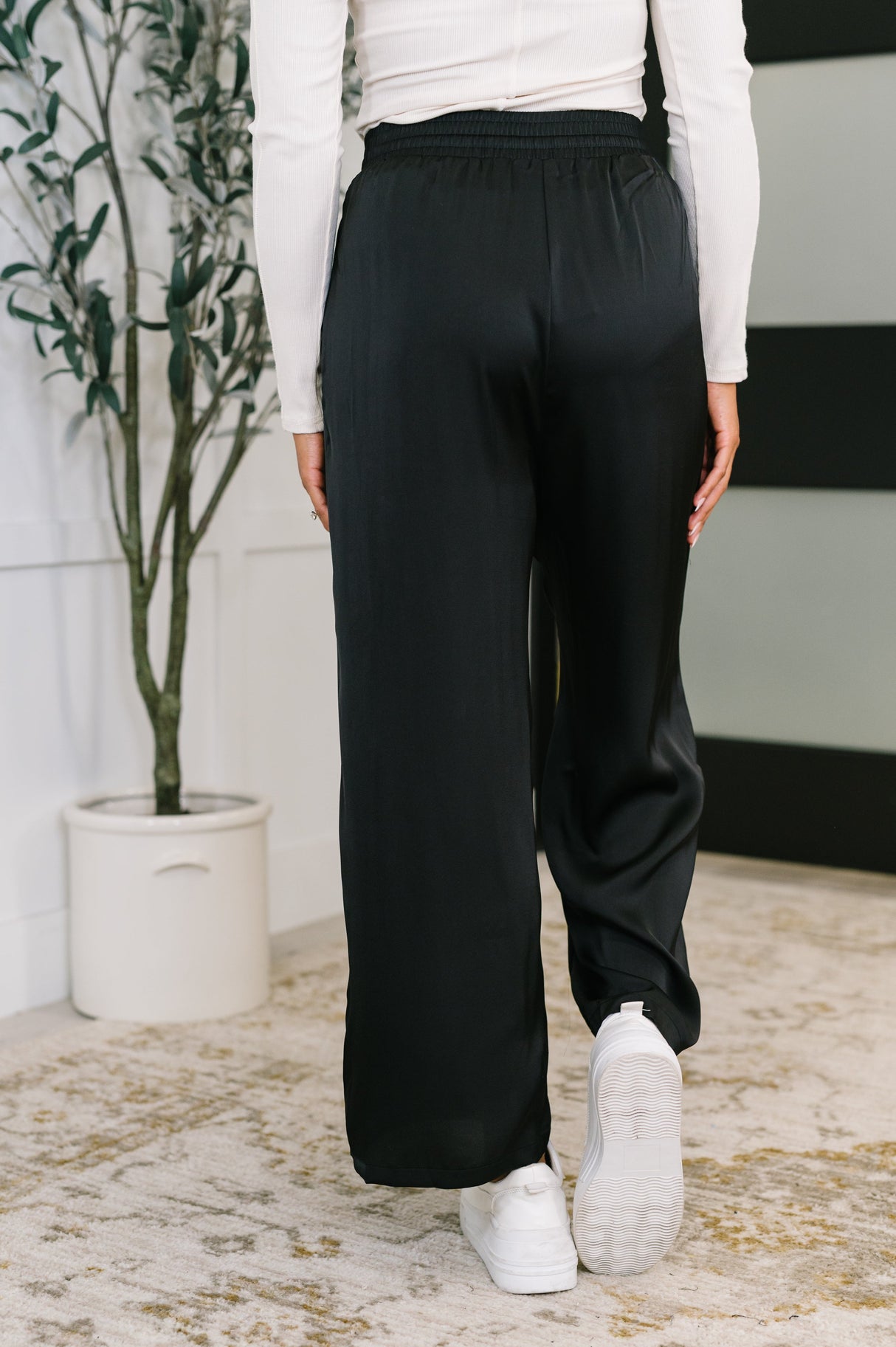 Pantalón ancho City Ease en color negro