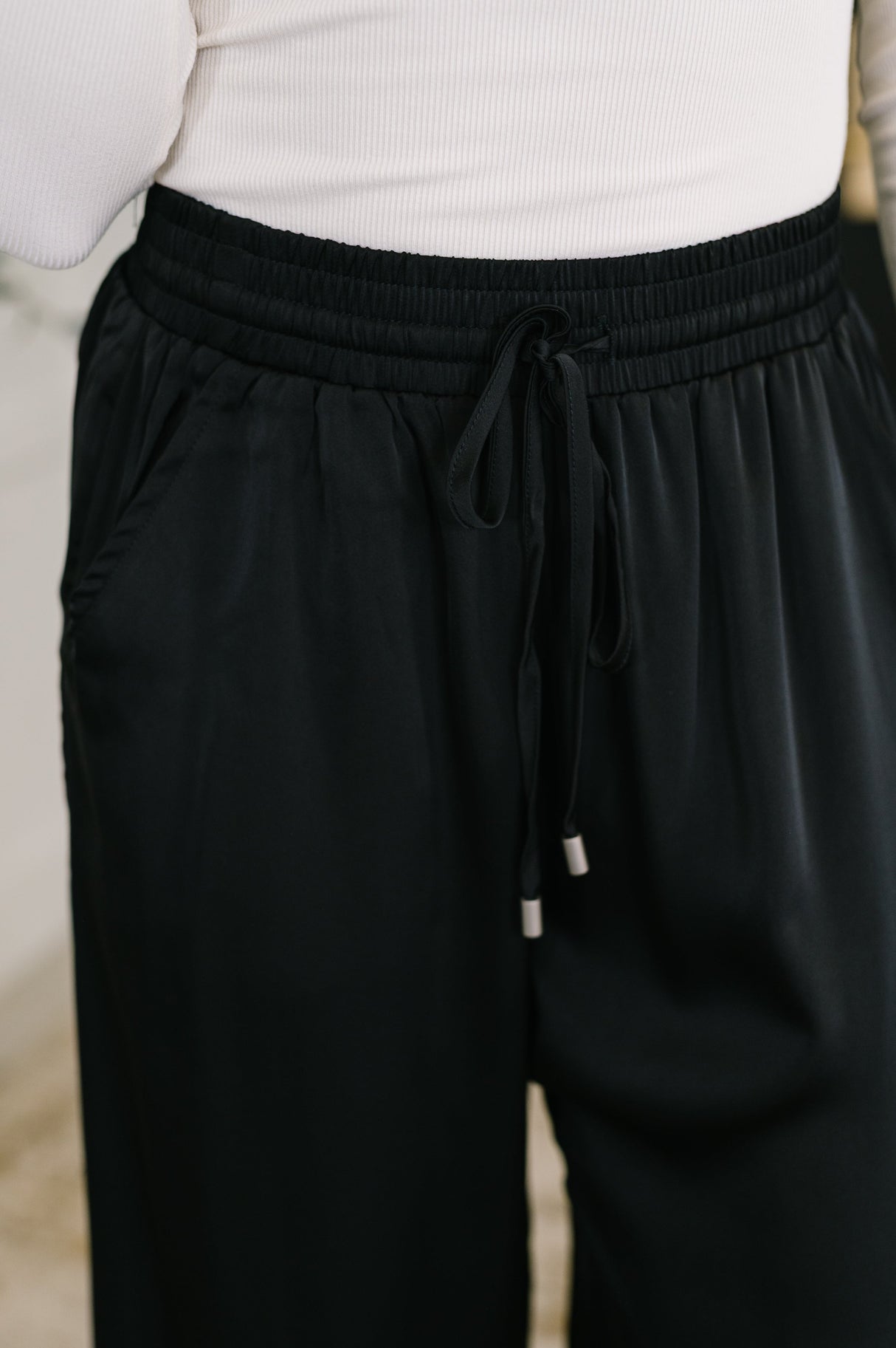 Pantalón ancho City Ease en color negro
