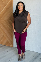 Top clásico con sobrepelliz en color chocolate