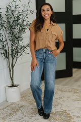 Blusa con botones Cloud Nine to Five en camello intenso