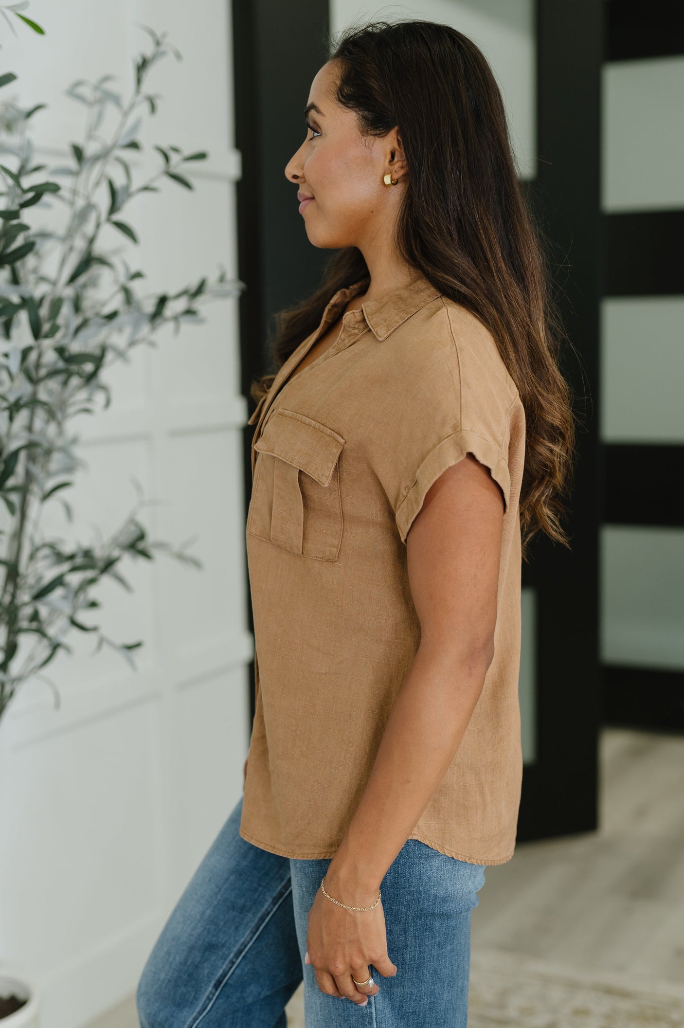 Blusa con botones Cloud Nine to Five en camello intenso