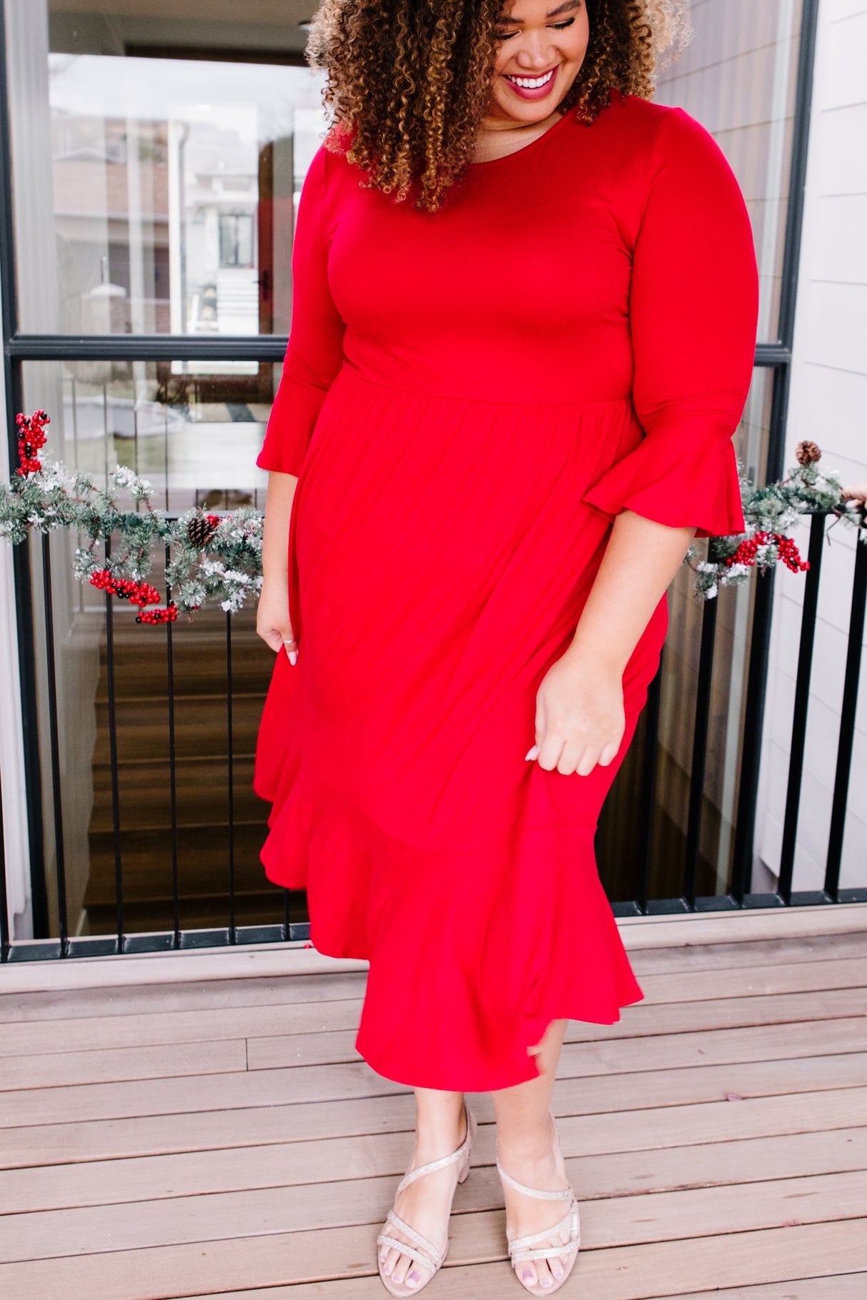 Cielos nublados, vestido de carmesí