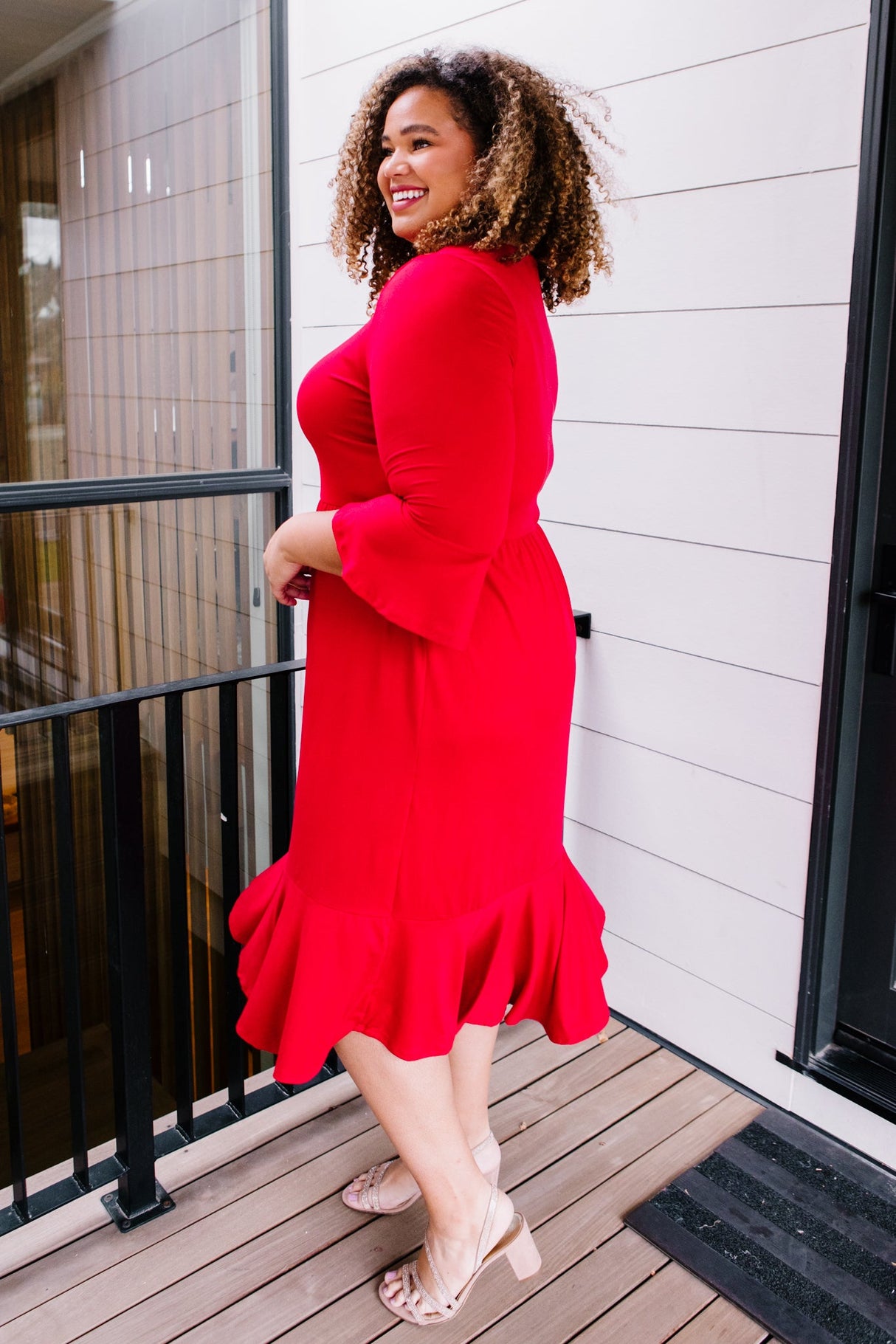 Cielos nublados, vestido de carmesí