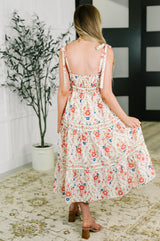 Vestido Country Crush con tirantes ajustables en crema y rojo