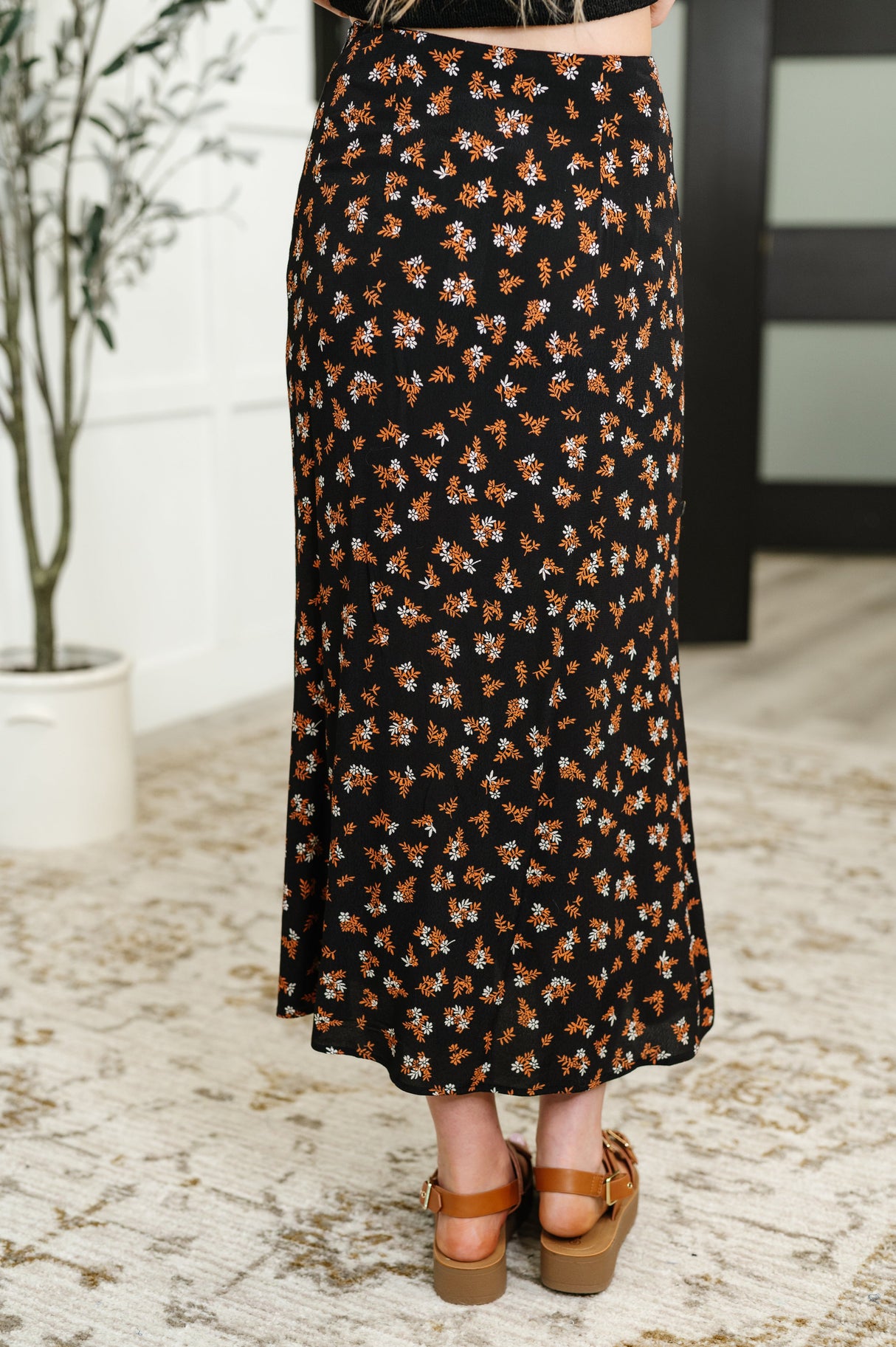 Falda midi Crisp Kiss en color óxido, blanco y negro