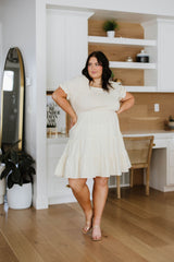 Lindo vestido de cuello cuadrado 