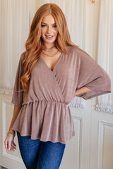 Blusa con cuello en V deslumbrantemente drapeado