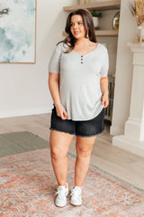 Top con cuello en V "No me subestimes"