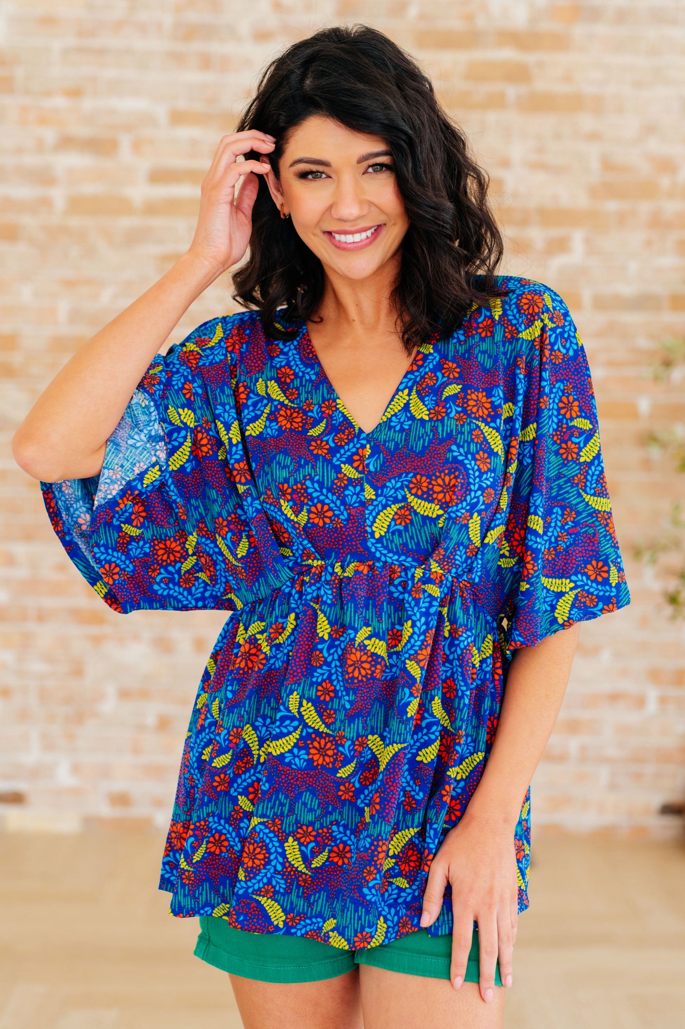 Top peplum Dreamer en azul real y rojo abstracto