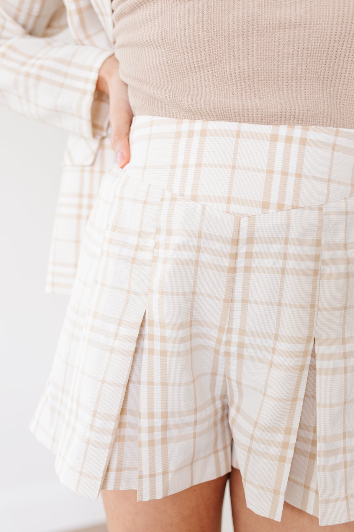 Vestido con pantalones cortos a cuadros