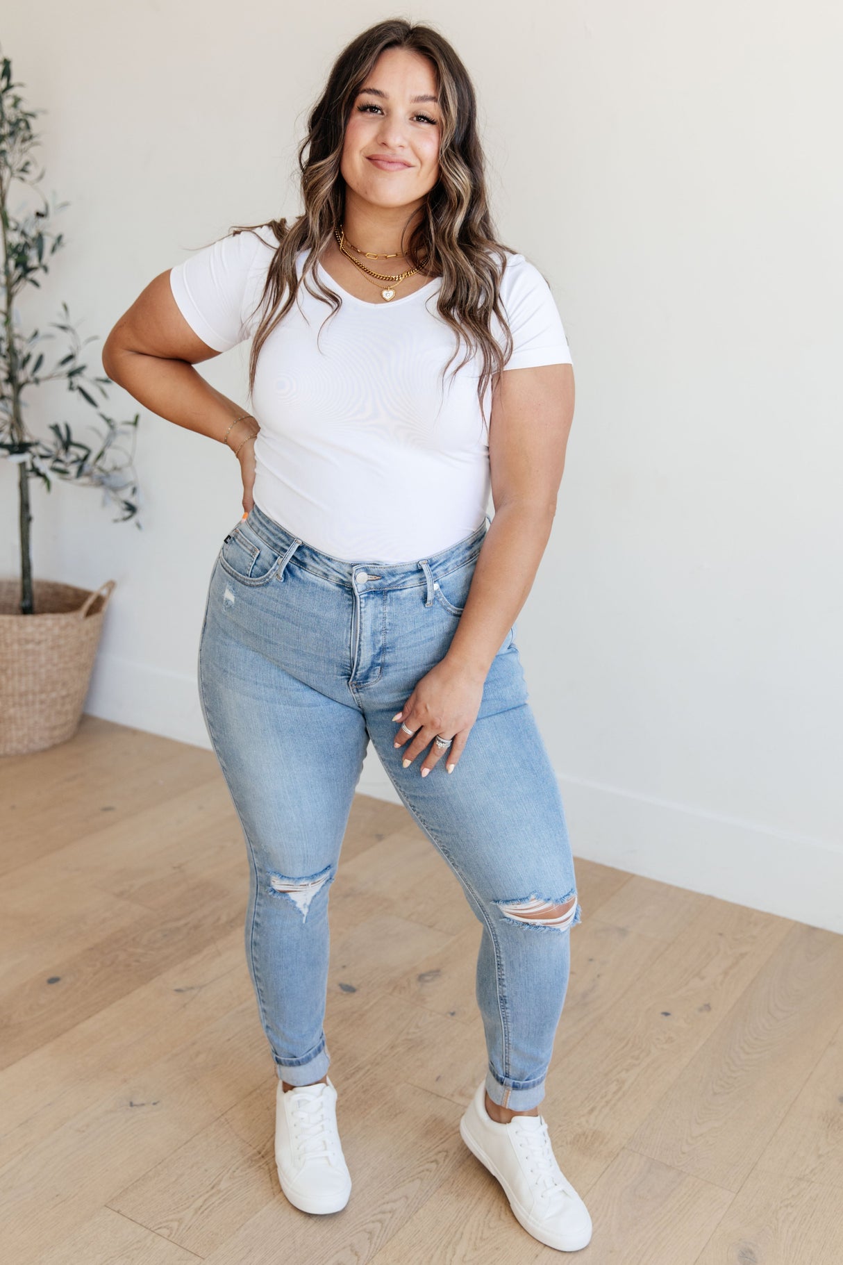 Jeans ajustados desgastados con top de control de tiro medio Eloise