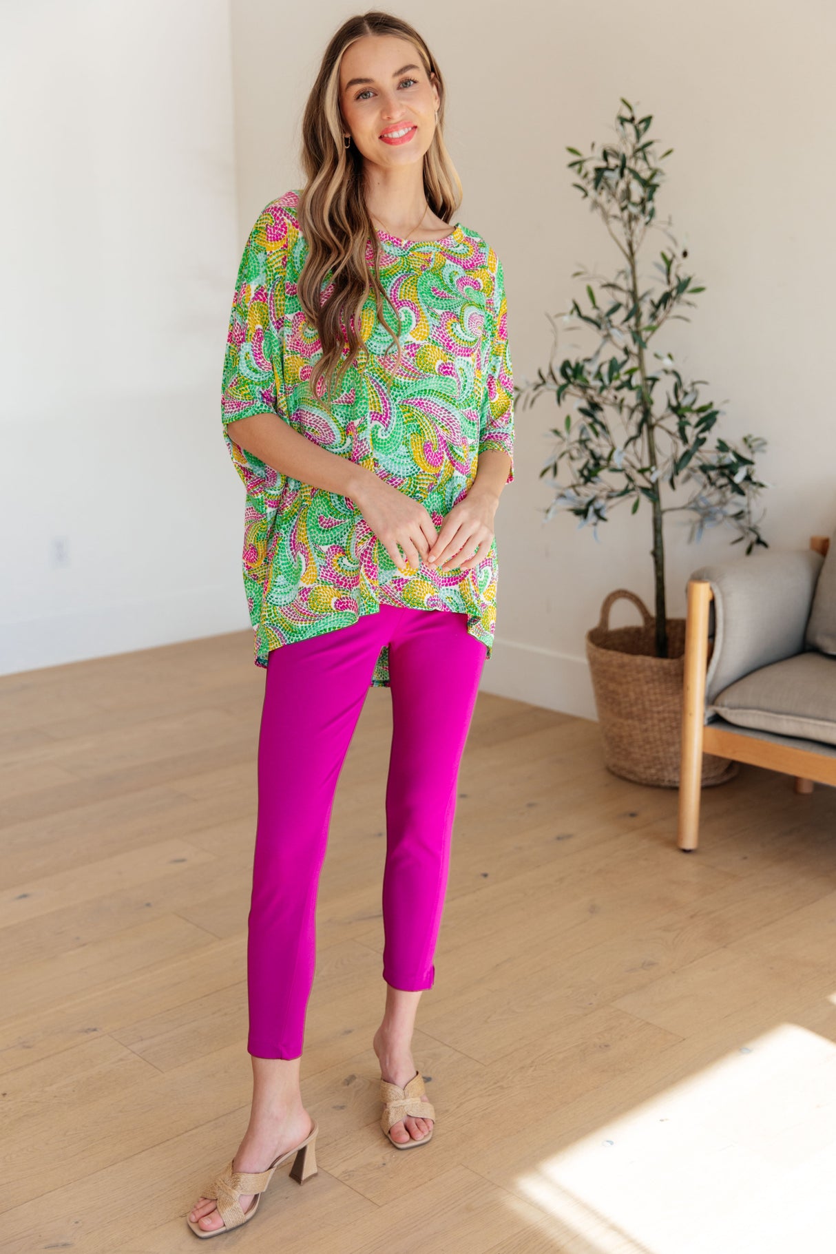 Blusa esencial en verde y rosa pintados