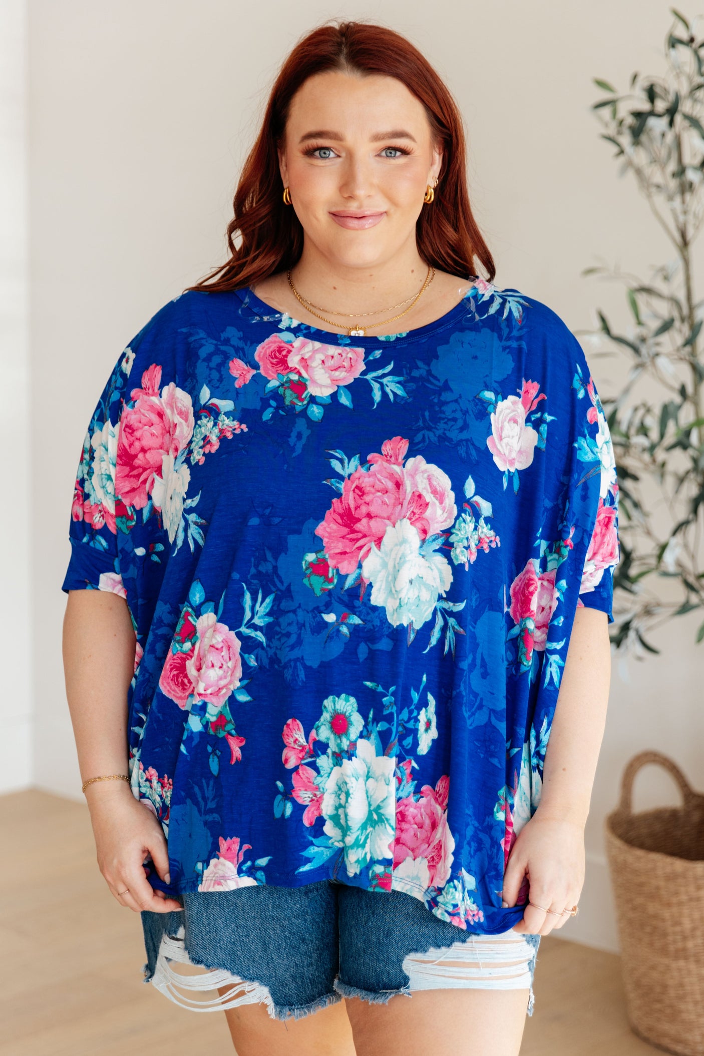 Blusa esencial con estampado floral azul real y rosa