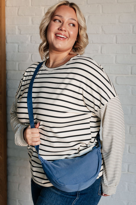 Bolso bandolera mini redondo Essentially Everything en azul polvoriento