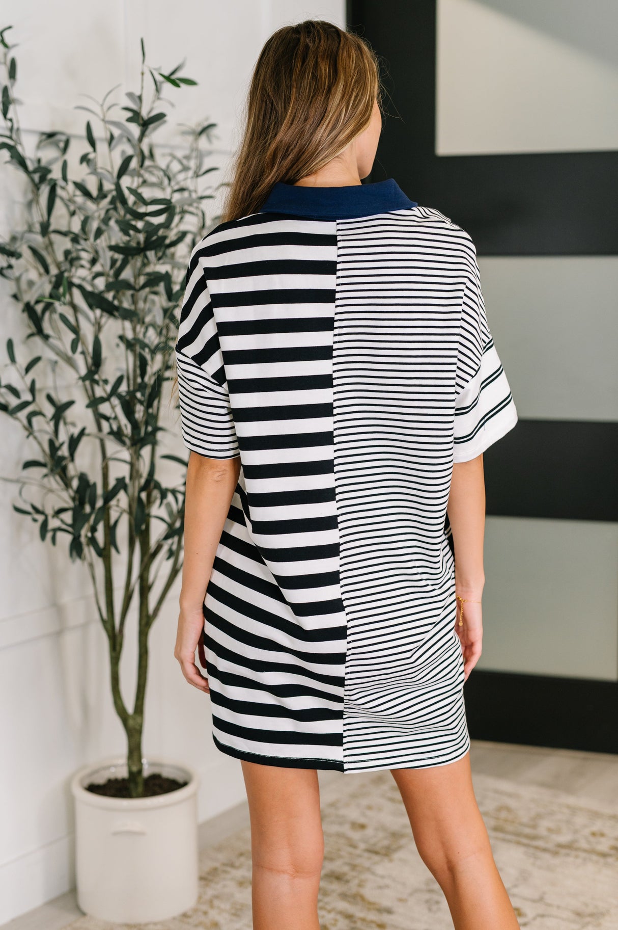 Vestido con cuello a rayas Everlasting Love en negro y azul marino