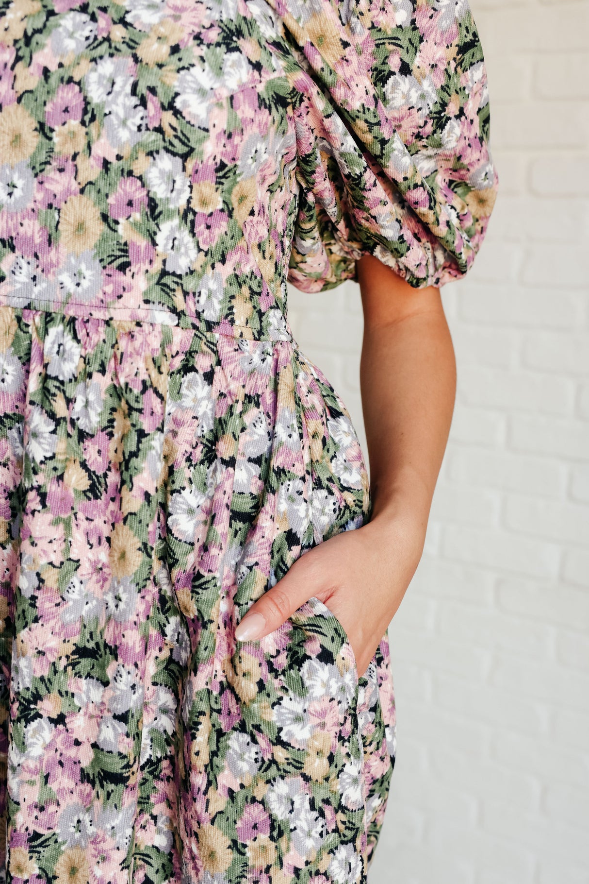 Vestido floral de excelencia sin esfuerzo