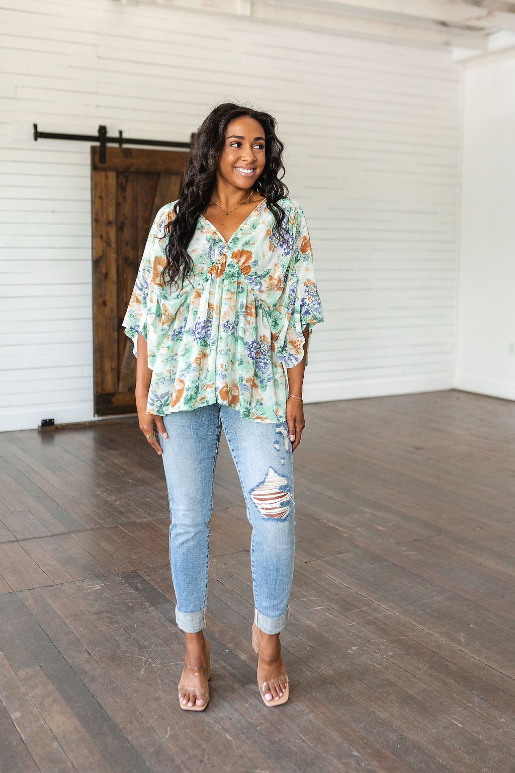 Top peplum drapeado floral Fabled en color marfil 
