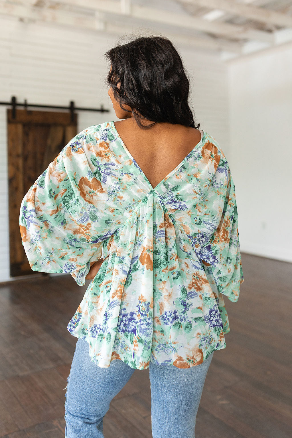 Top peplum drapeado floral Fabled en color marfil 