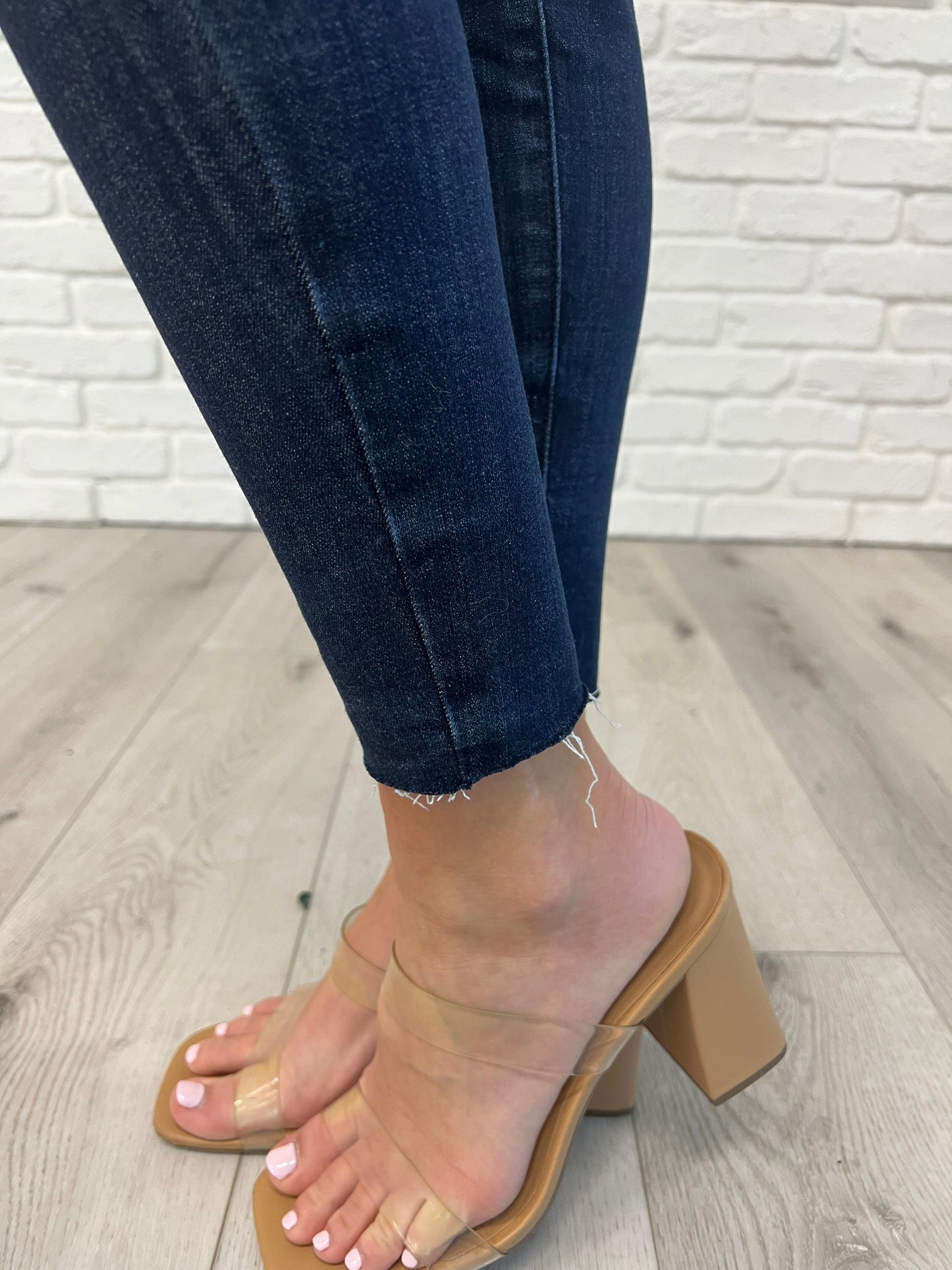 Vaqueros ajustados con cintura ajustable y dobladillo sin rematar Fallon