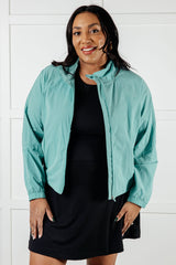 Chaqueta de tenis de nailon Fit Happens en color Tidal Wave