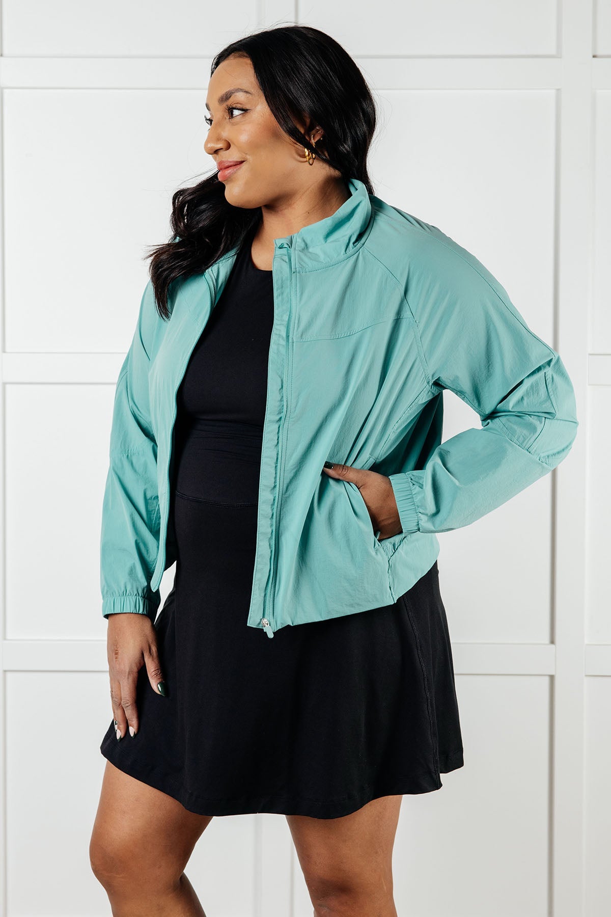 Chaqueta de tenis de nailon Fit Happens en color Tidal Wave