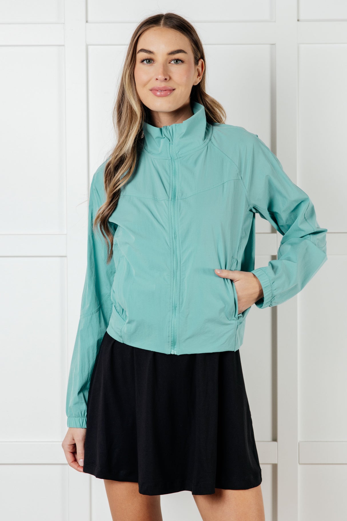 Chaqueta de tenis de nailon Fit Happens en color Tidal Wave