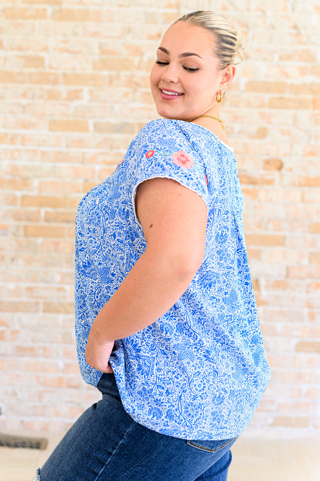 Blusa Floral Goals en color azul real