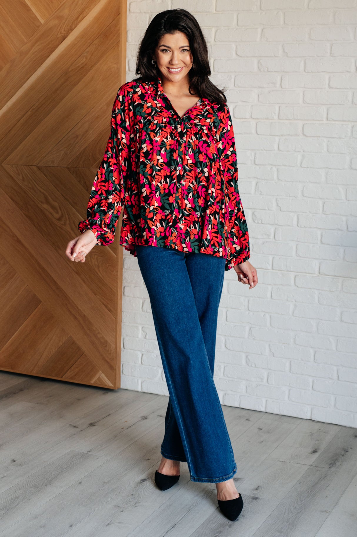 Camisa abotonada con detalle de volantes estilo francófilo