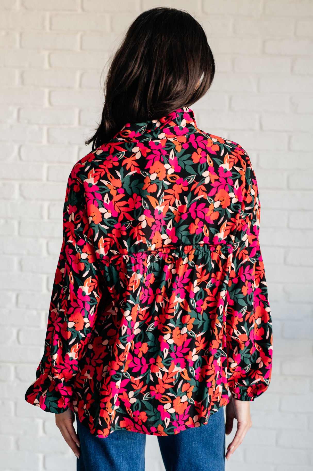 Camisa abotonada con detalle de volantes estilo francófilo