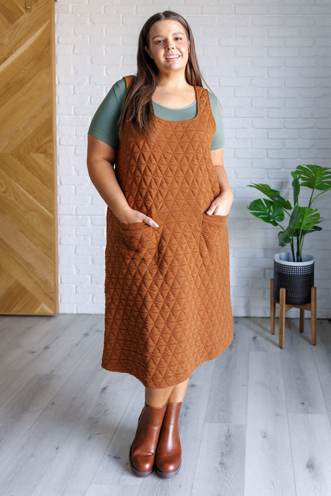 Vestido midi acolchado de caída libre