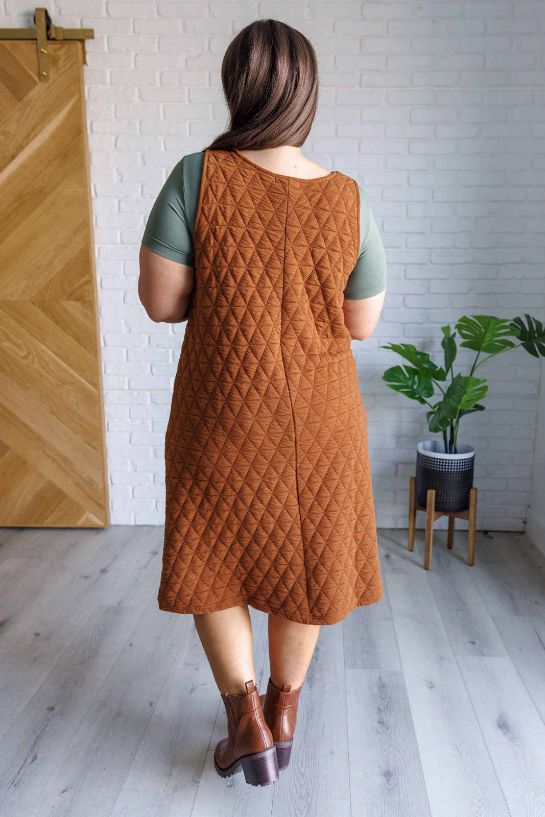 Vestido midi acolchado de caída libre