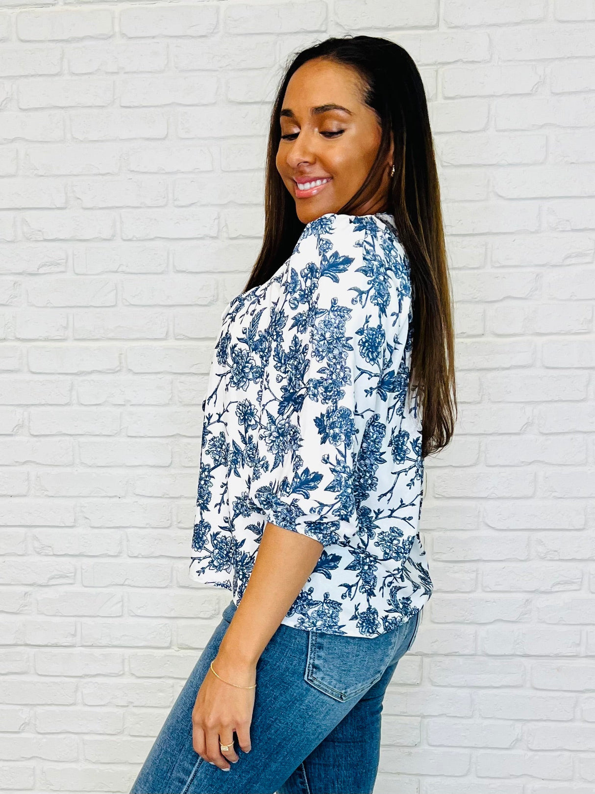 Frill Me With Sunshine en marfil y azul marino