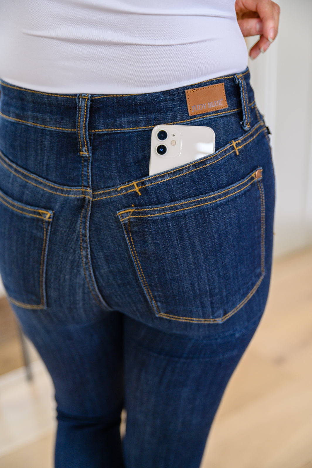 Pantalones vaqueros ajustados Georgia Back Yoke con bolsillo para el móvil