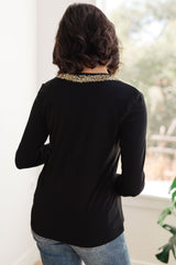 Top de manga larga con cuello en V y forro brillante