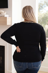 Top de manga larga con cuello en V y forro brillante