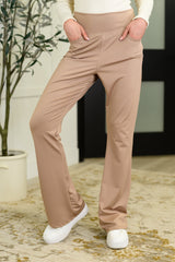 Pantalones de cintura alta Go Time en color moca