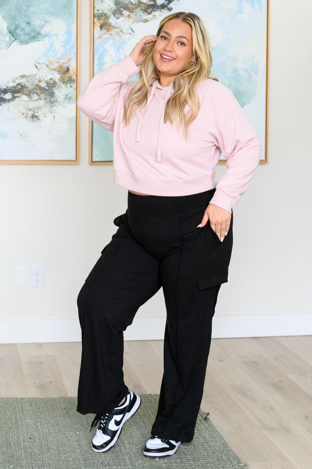 Sudadera con capucha "Me Tuve en la Primera Mitad" en color rosa bebé