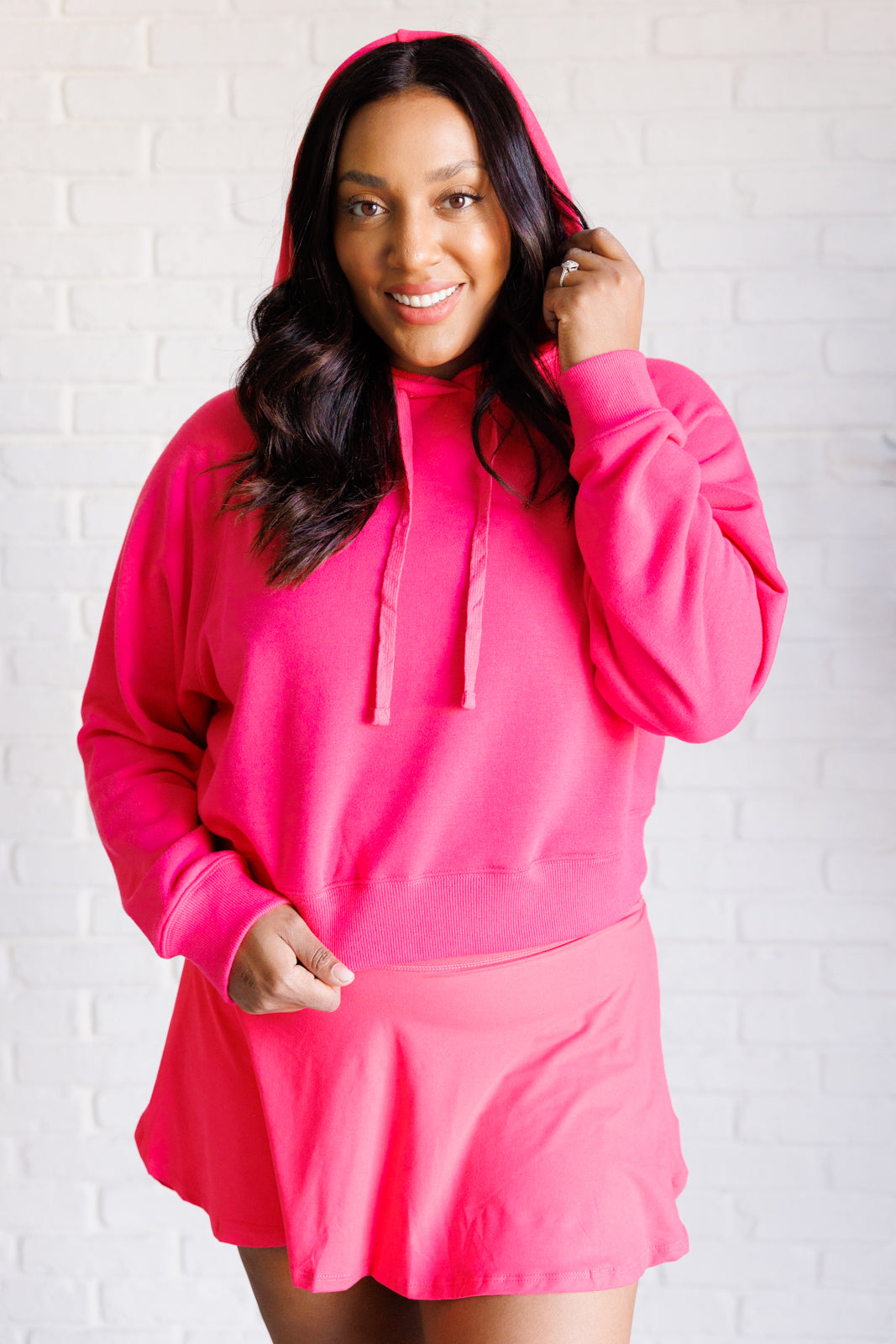 Sudadera con capucha "Me Tuve en la Primera Mitad" en color Rosa Flamenco